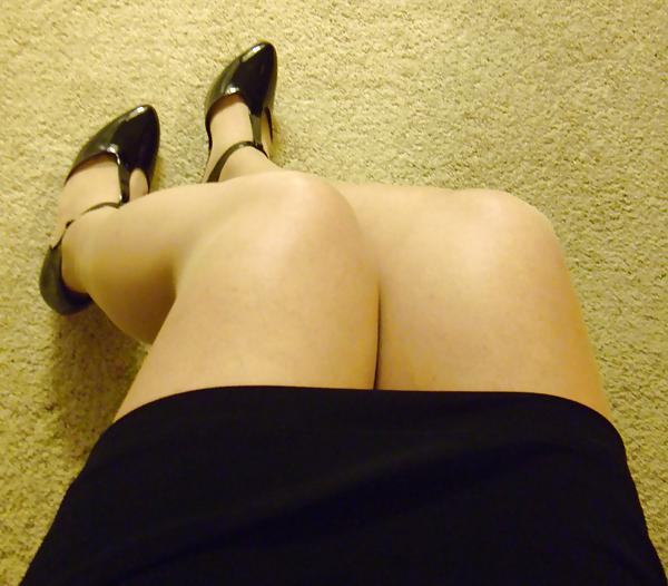21P CrossDresser - Here are my legs!