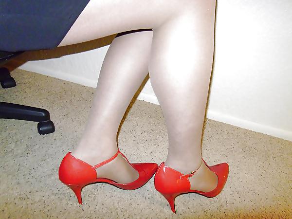 21P CrossDresser - Here are my legs!
