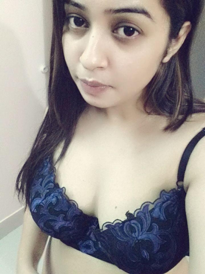 17P Hot sexy desi IT girl big boobs indian leaked with bf (110)