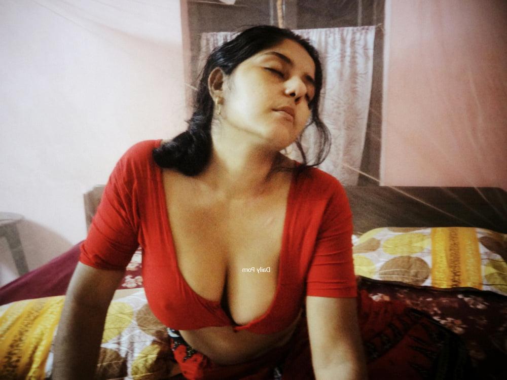 25P BBW Big Boobs &amp; tits Desi Indian MILF nude shoot(111)