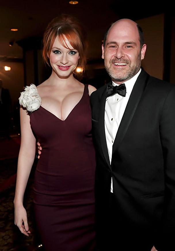25P Celebrities Cleavage 01