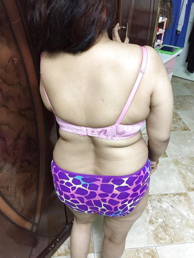 19P BBW Desi Indian aunty big boobs and hairy pussy(112)