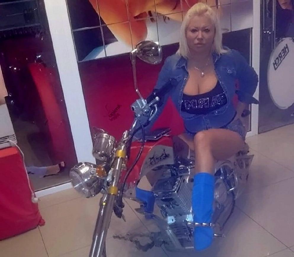 25P ROU ROMANIAN MILFS 67 SLUT MOM IS A ESCORT IN THE US