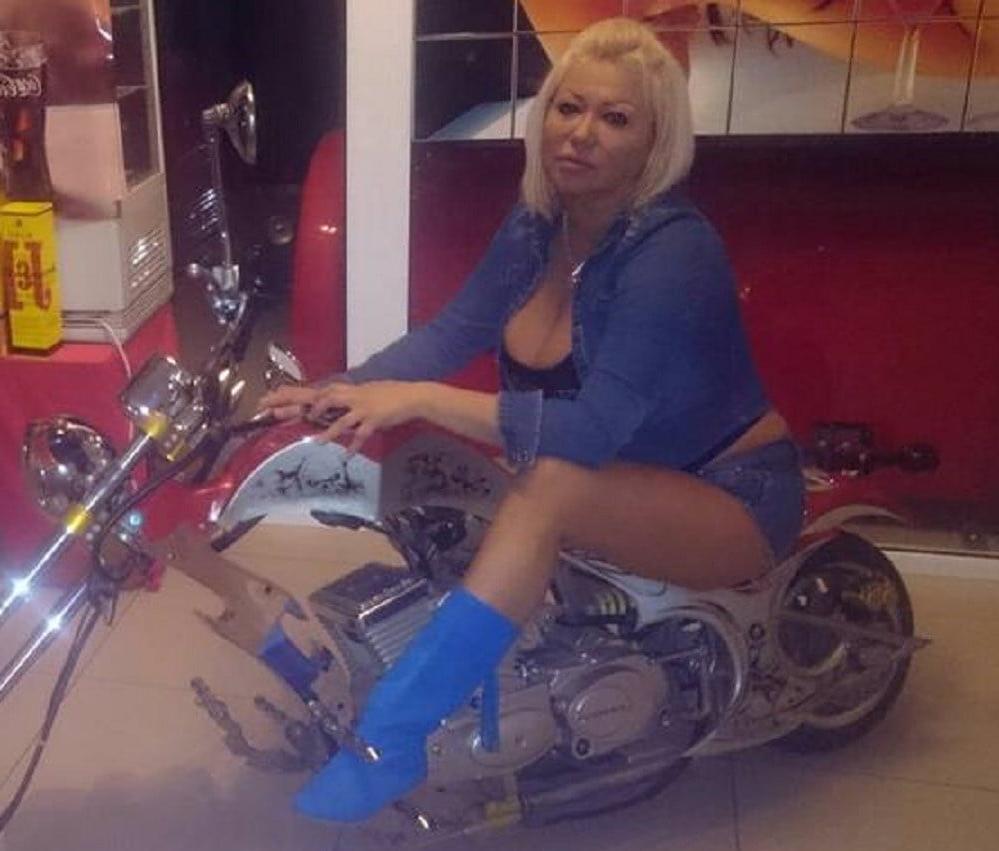 25P ROU ROMANIAN MILFS 67 SLUT MOM IS A ESCORT IN THE US
