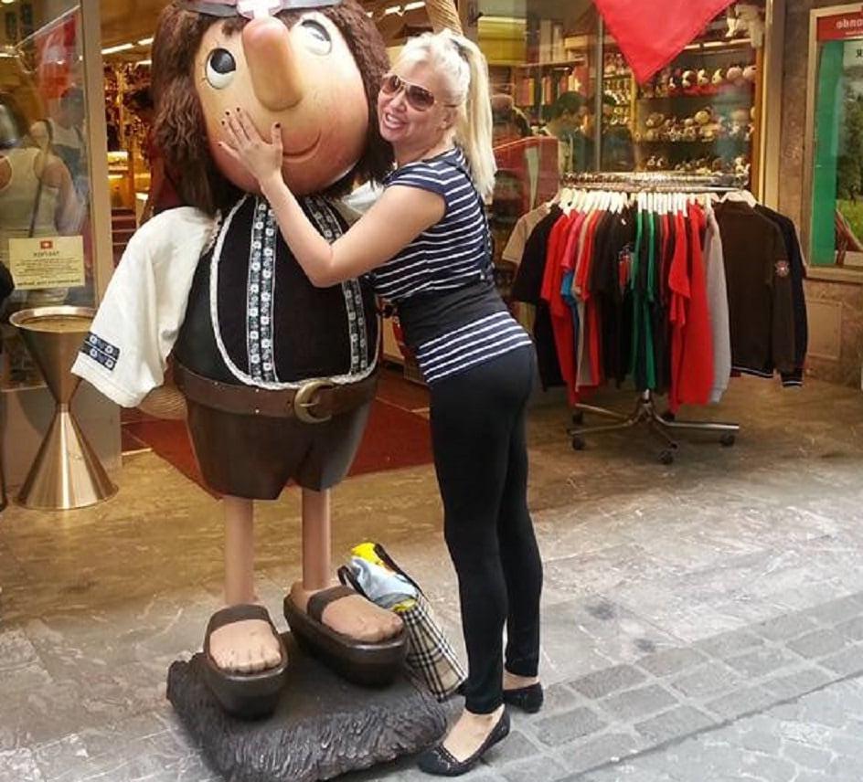 25P ROU ROMANIAN MILFS 67 SLUT MOM IS A ESCORT IN THE US