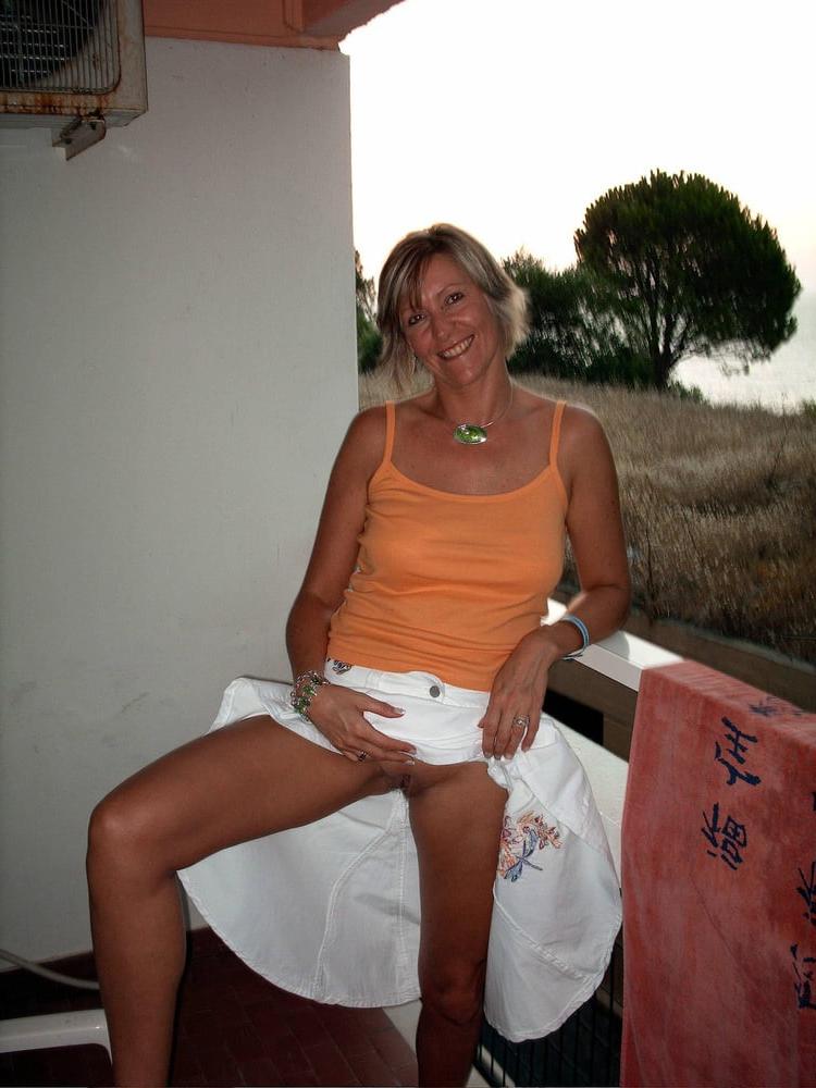25P Marvelous blonde mature 3