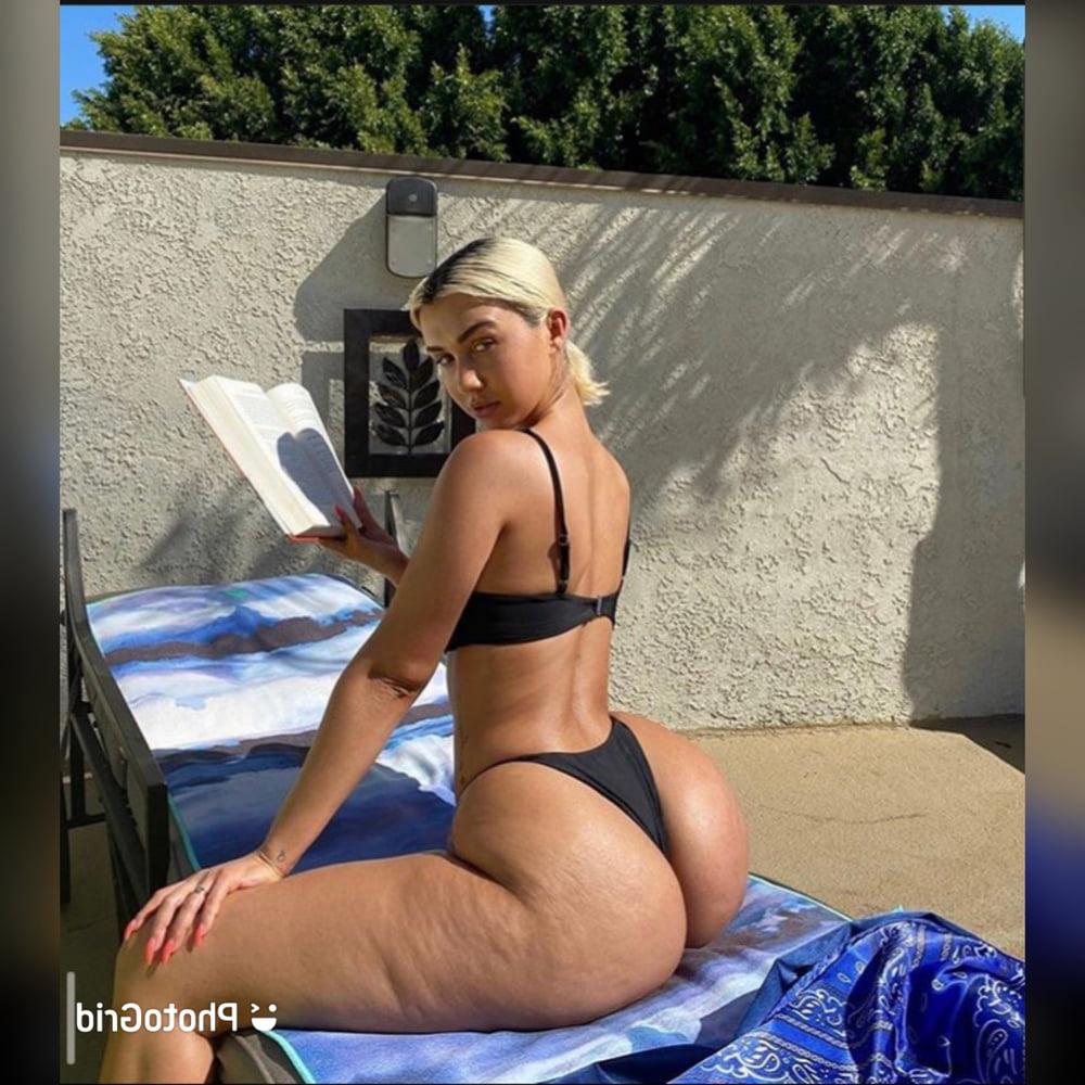 19P Thick white booty