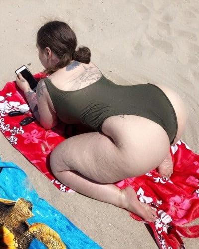 19P Thick white booty