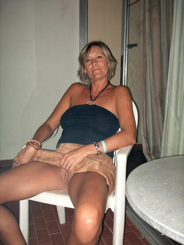 25P Marvelous blonde mature 1