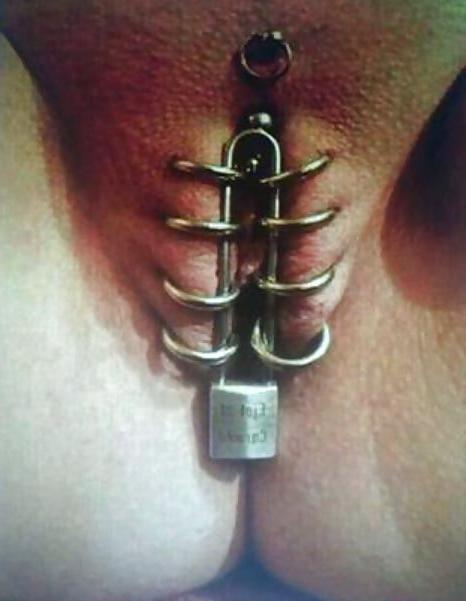 20P Pierced pussy 01