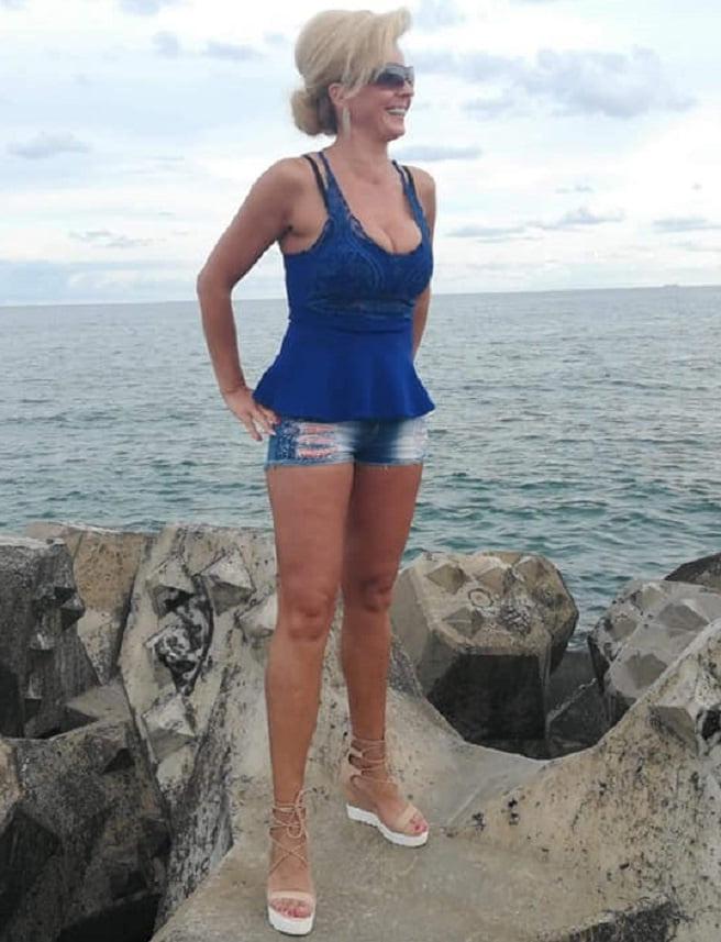 24P ROU ROMANIAN MILFS 58 MOM IS A HORNY TITS MONSTER