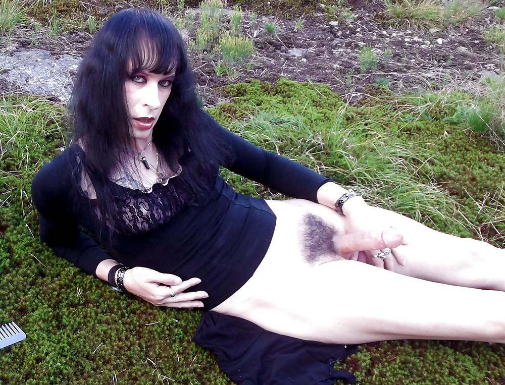 10P Crossdresser cock in the woods!!!