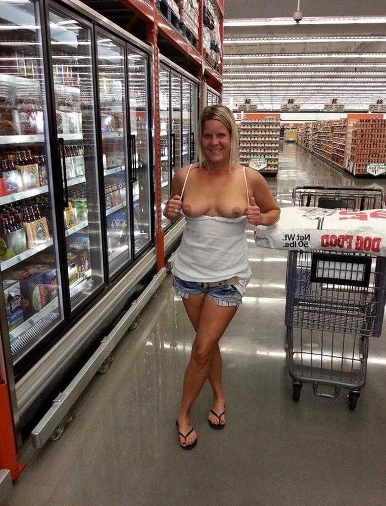 10P Store Whores 029