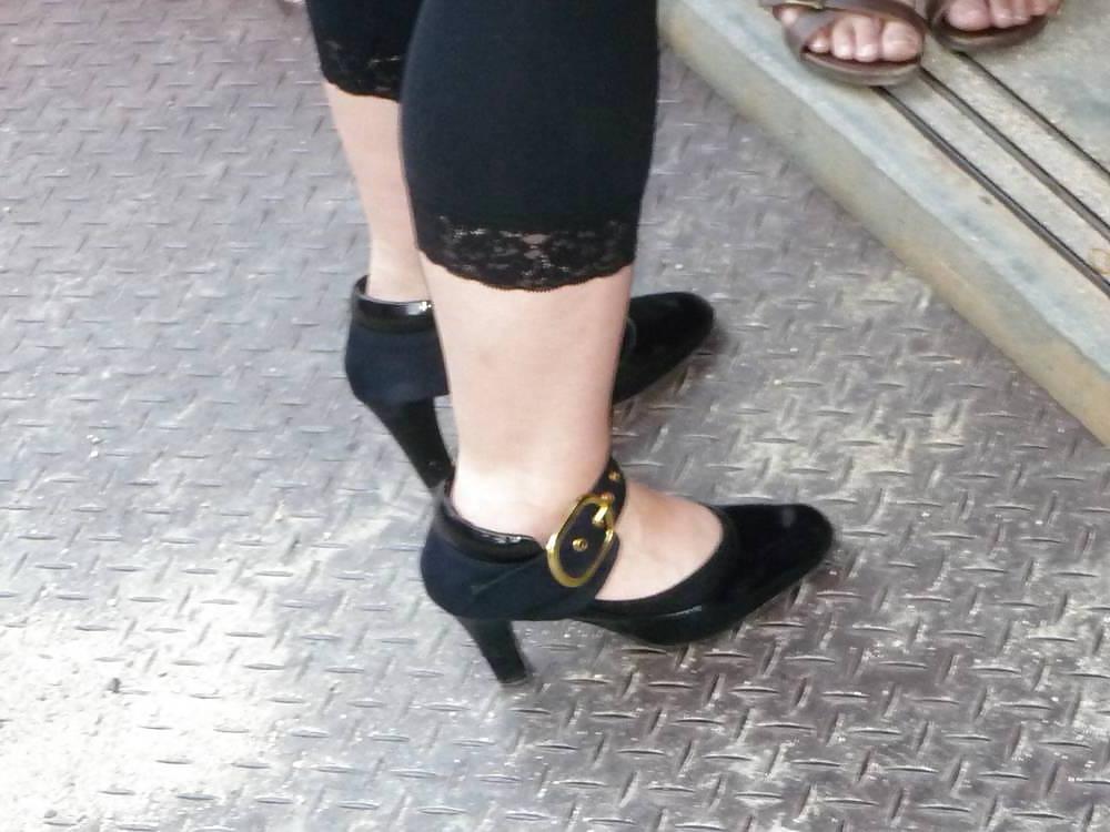 14P Japanese Candids - Feet on the Street 18