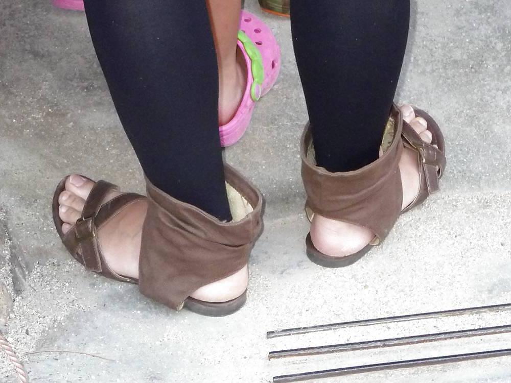 14P Japanese Candids - Feet on the Street 18