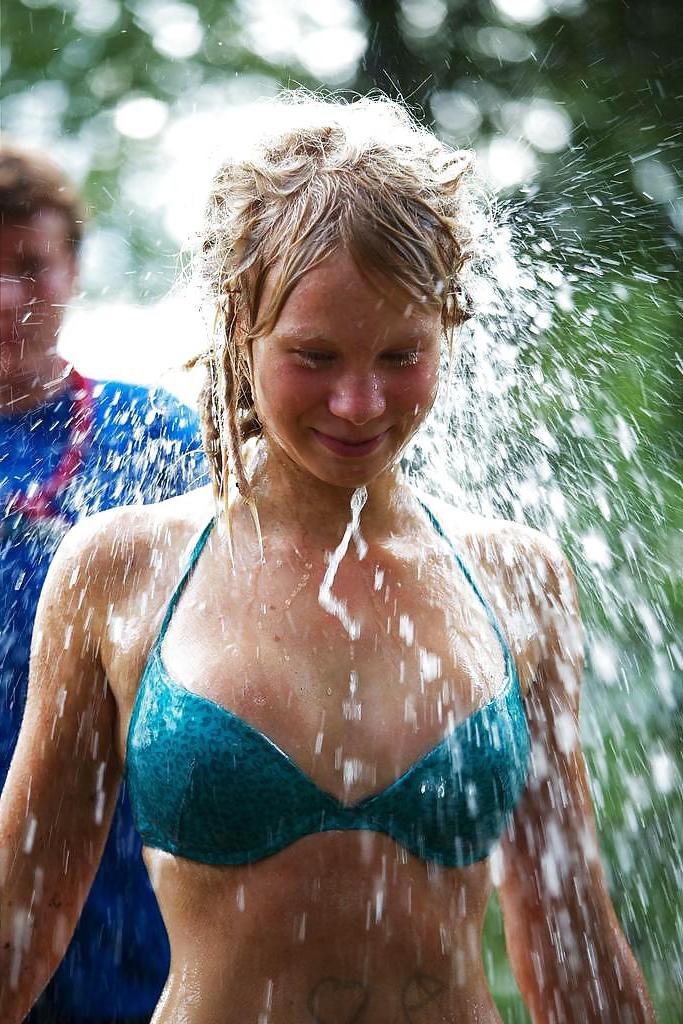 25P BIG BOOBS IN BIKINI...HOT