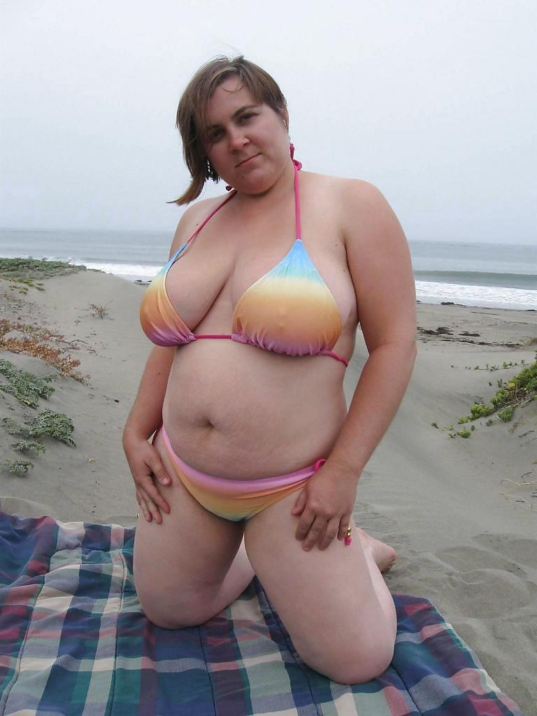 25P BIG BOOBS IN BIKINI...HOT