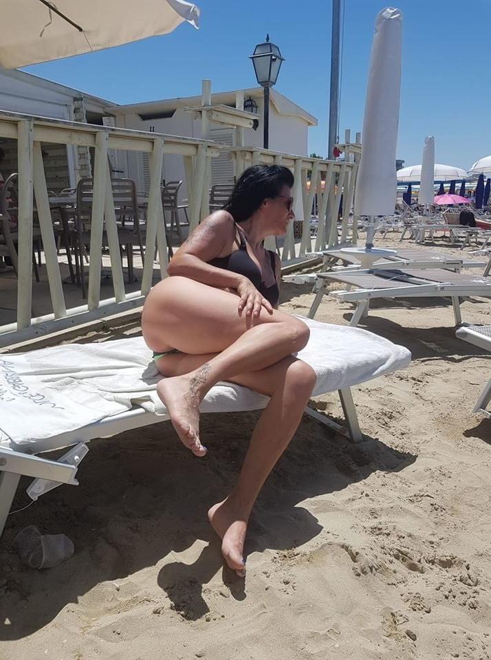 25P Mature Women in Bikinis (set 2)