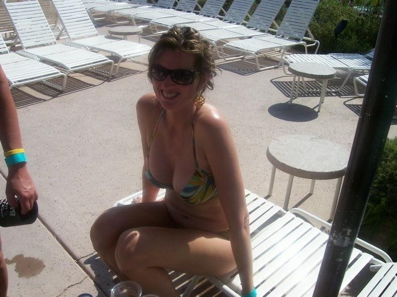 25P Mature Women in Bikinis (set 2)