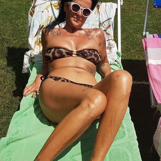 25P Mature Women in Bikinis (set 2)
