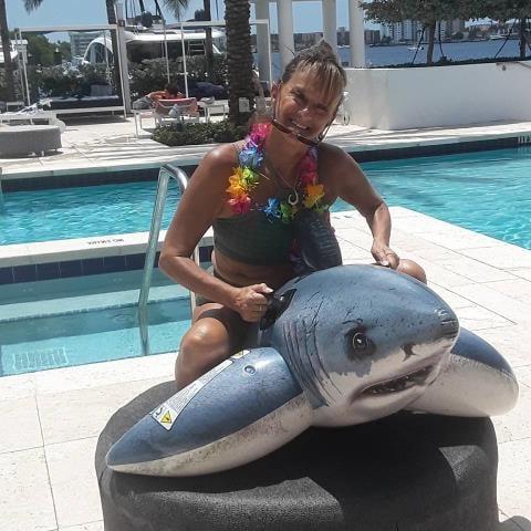 25P Mature Women in Bikinis (set 2)
