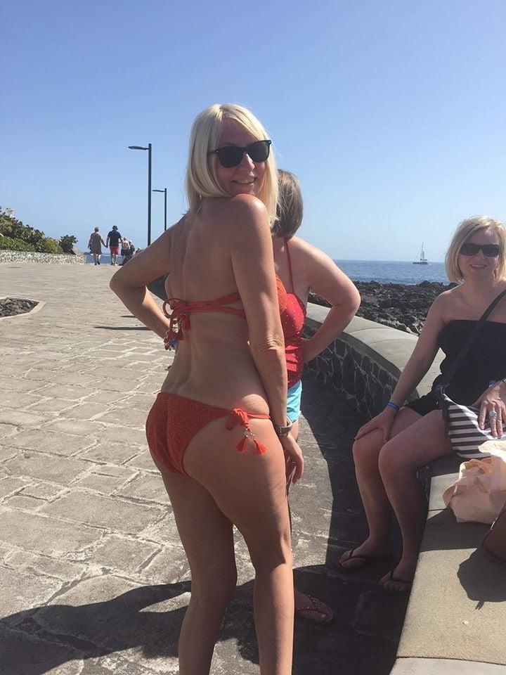 25P Mature Women in Bikinis (set 2)