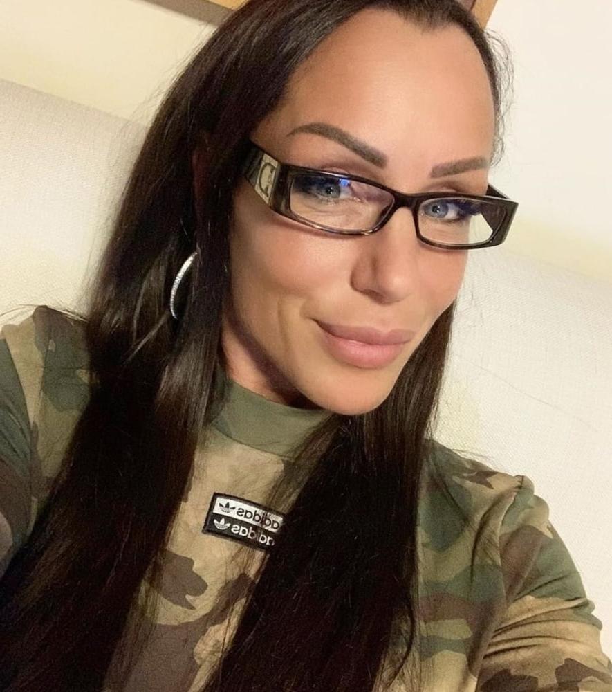 9P Sexy mom