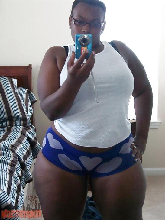 15P Big Booty Amateur 