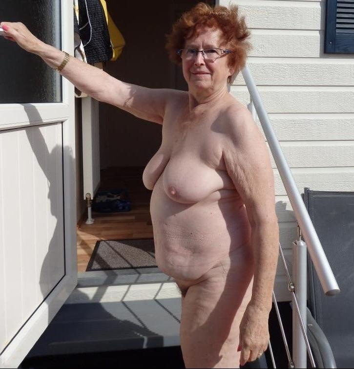 25P Amateur Mature Ladies #1