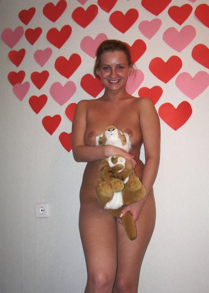 13P She Wants Your Cum 735 - Russian MILF