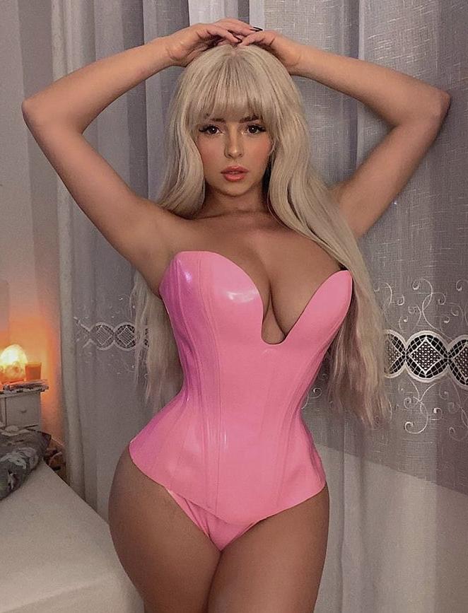 25P Big Booty cleaving Queen Demi Rose 2