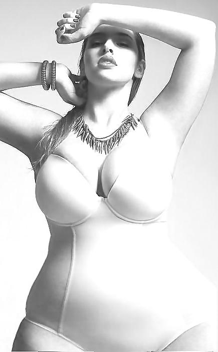 11P Big Booty Wide Ass Black & White