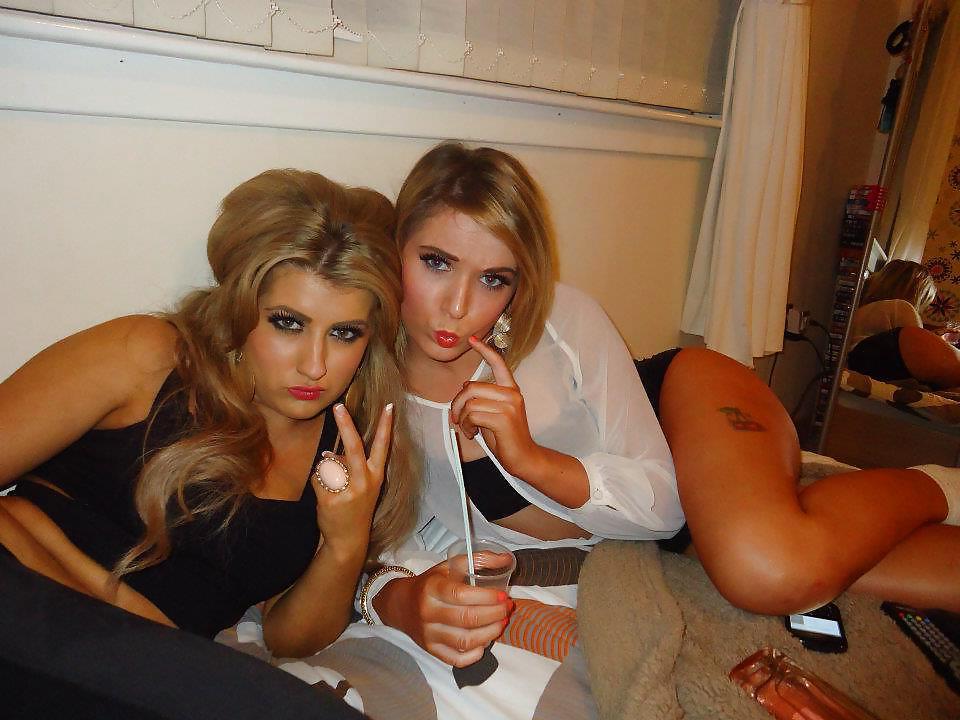 25P Hot babes 16