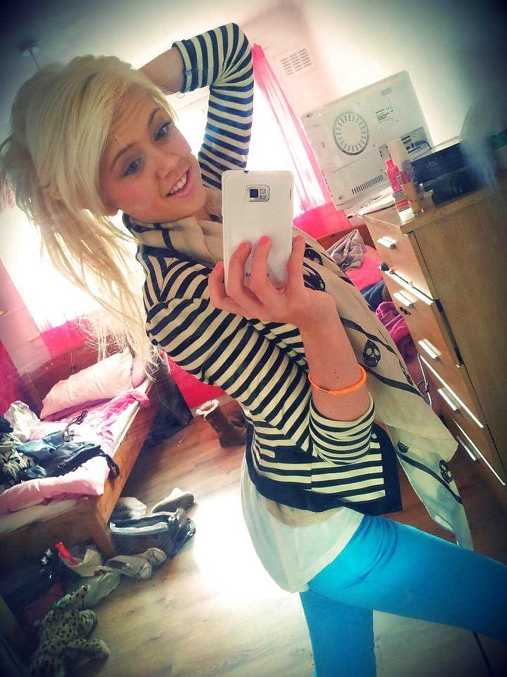 25P Hot babes 16