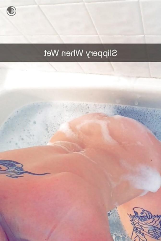 25P That's what she posted 25 (Selfie in English)
