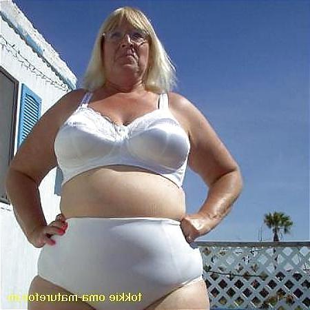 8P Plump grannies
