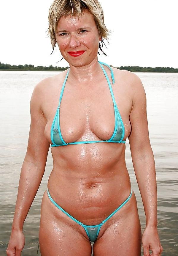 25P milfs and mature in daring bikini's