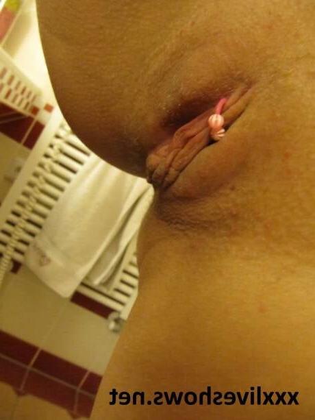 25P Pierced pussy
