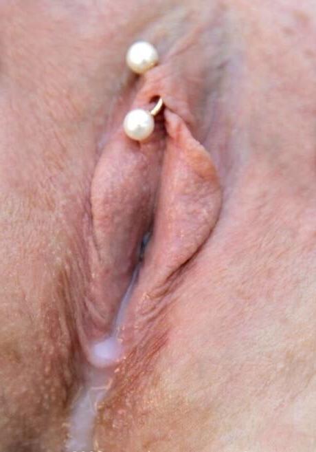 25P Pierced pussy