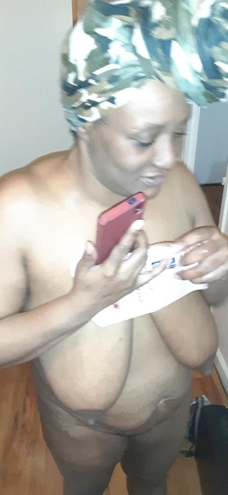 25P Mother's day NAKED BLACK ghetto MOM