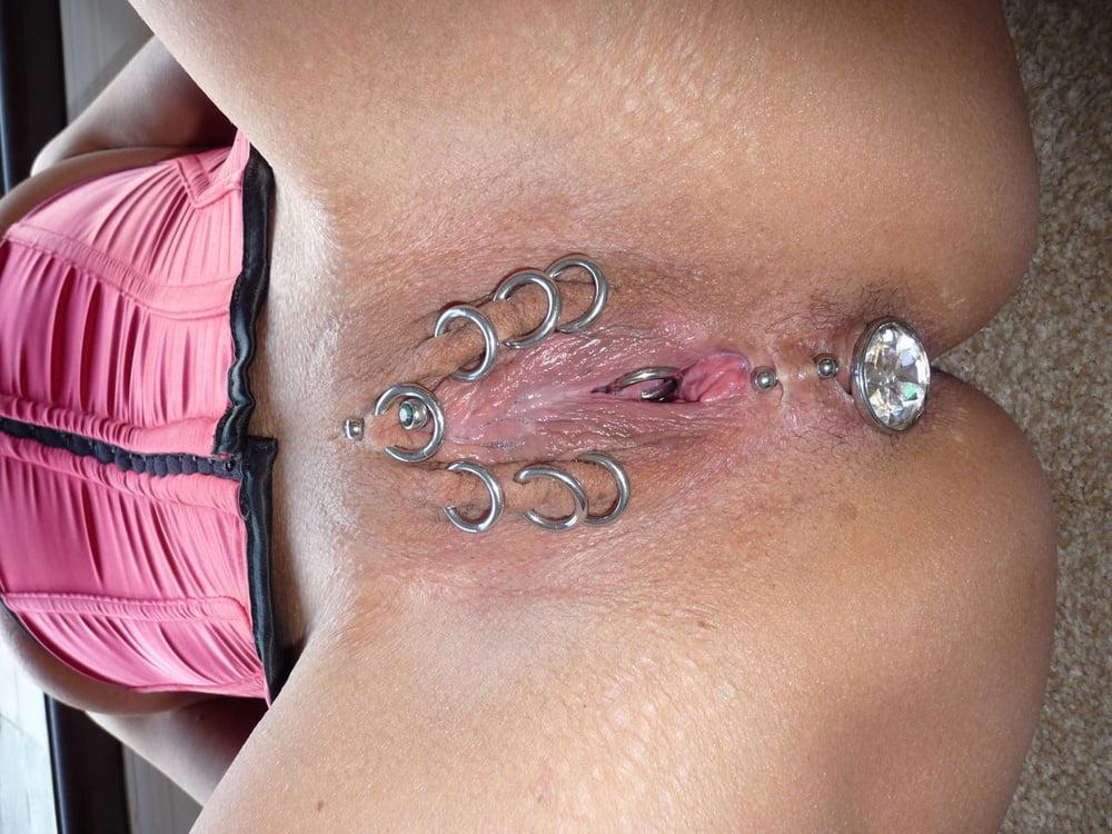 25P Pierced pussy