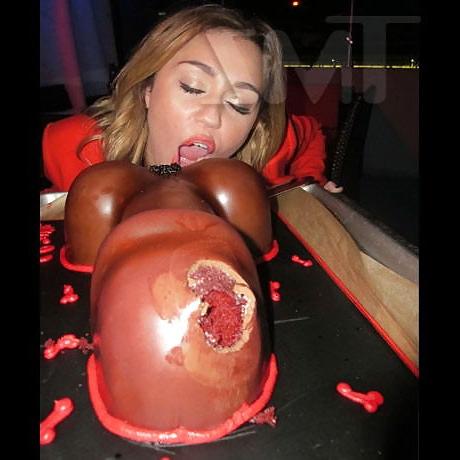 25P Celebrities Nude Nip 10