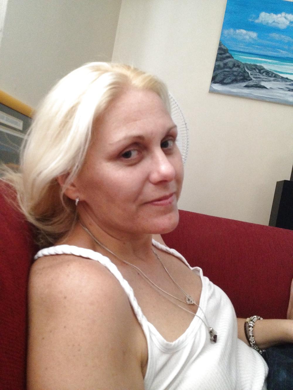 20P Hot Sexy Blonde Mature with her swinger friends 