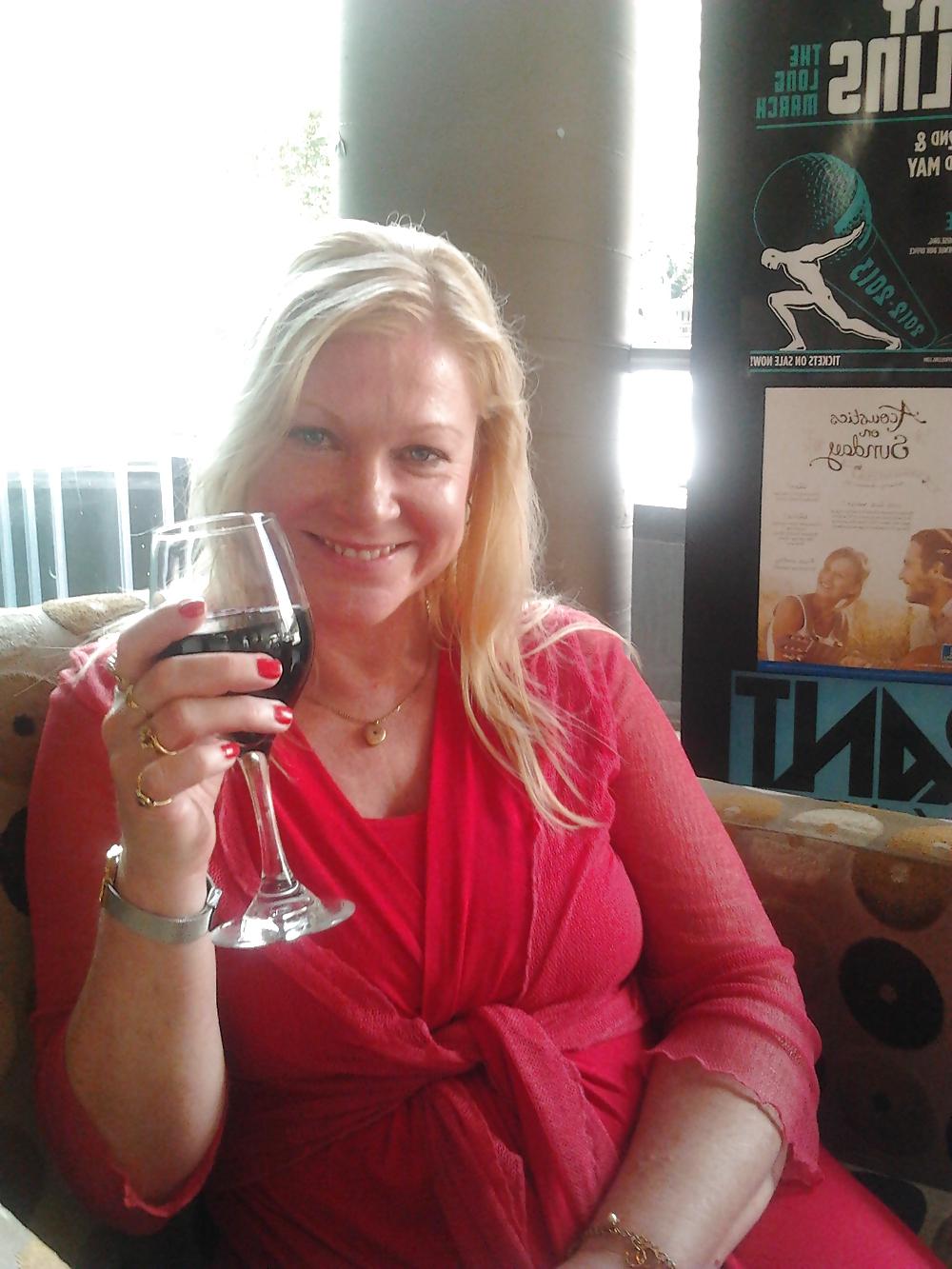 20P Hot Sexy Blonde Mature with her swinger friends 