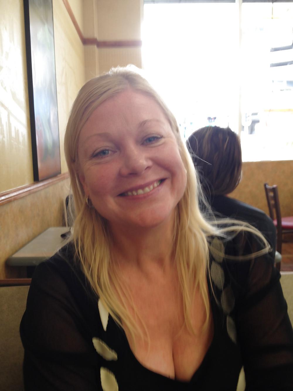 20P Hot Sexy Blonde Mature with her swinger friends 
