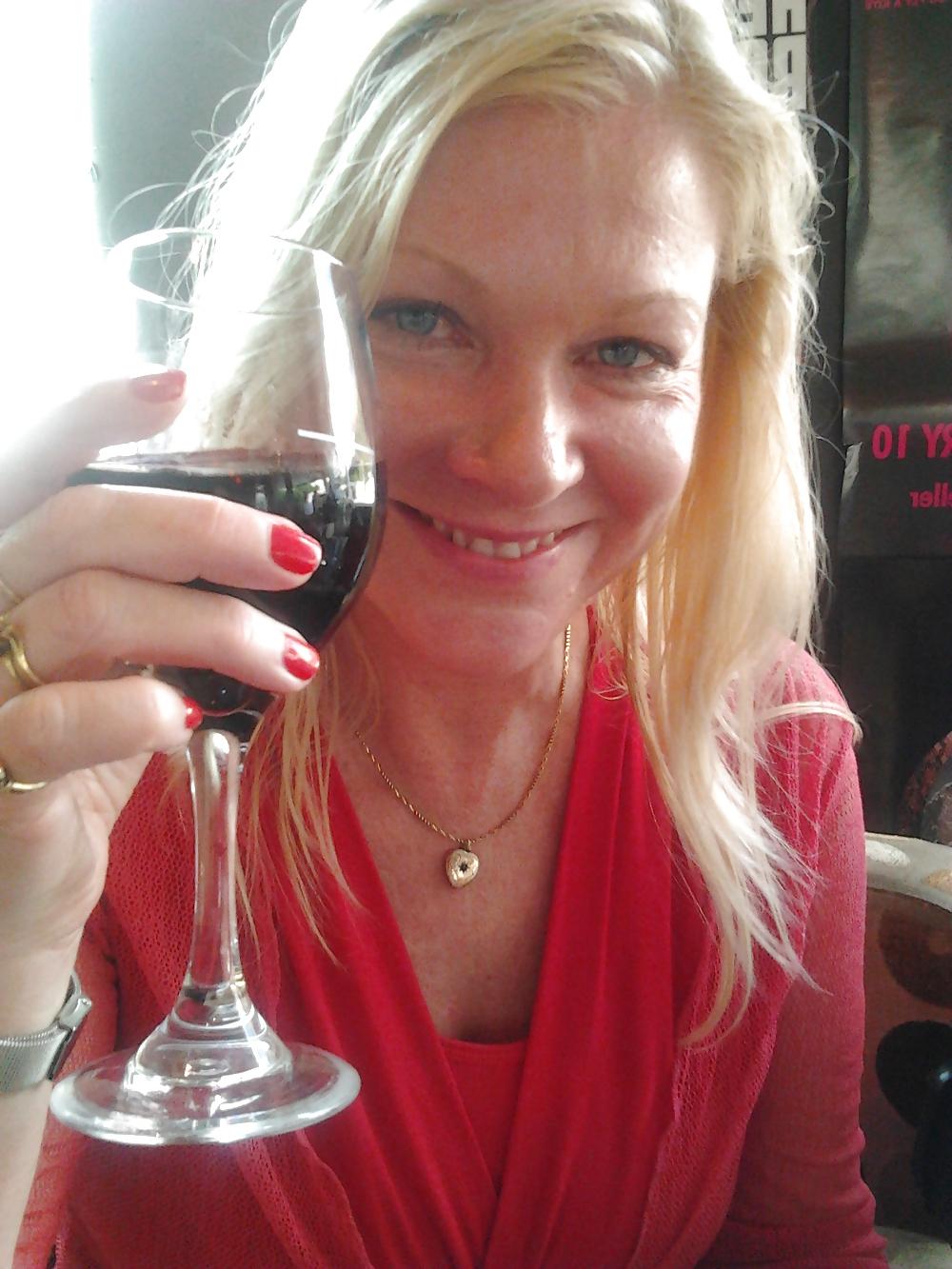 20P Hot Sexy Blonde Mature with her swinger friends 