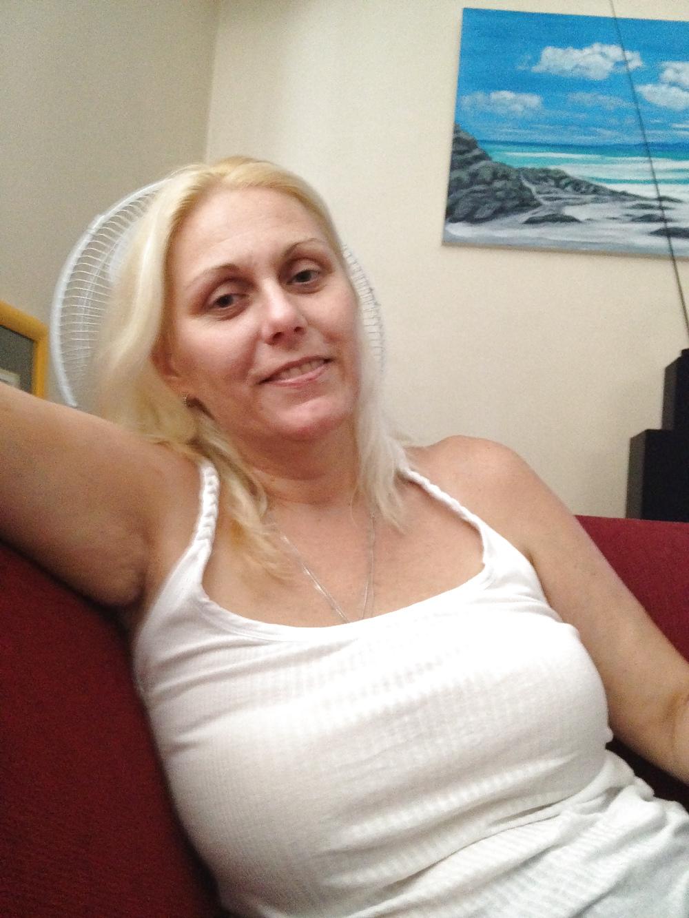 20P Hot Sexy Blonde Mature with her swinger friends 