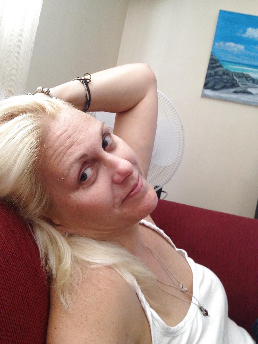 20P Hot Sexy Blonde Mature with her swinger friends 