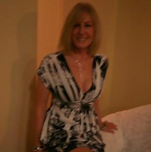 20P Hot Sexy Blonde Mature with her swinger friends 