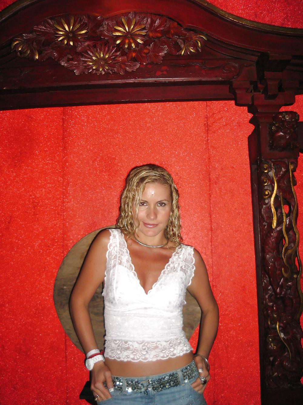 25P Hot Swinger Lady